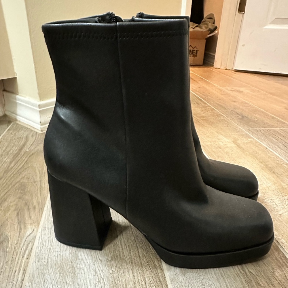 Platform ankle boots